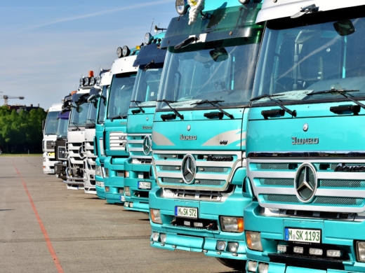 truk kontainer hino