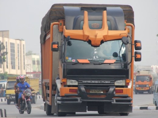 Jasa Sewa Truk Tronton Wingbox Bulanan Terbaik