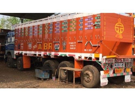 Dimensi Truk Kontainer Panjang