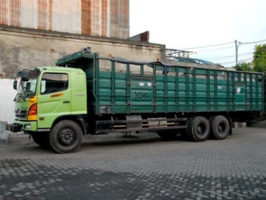 dimensi truk tronton