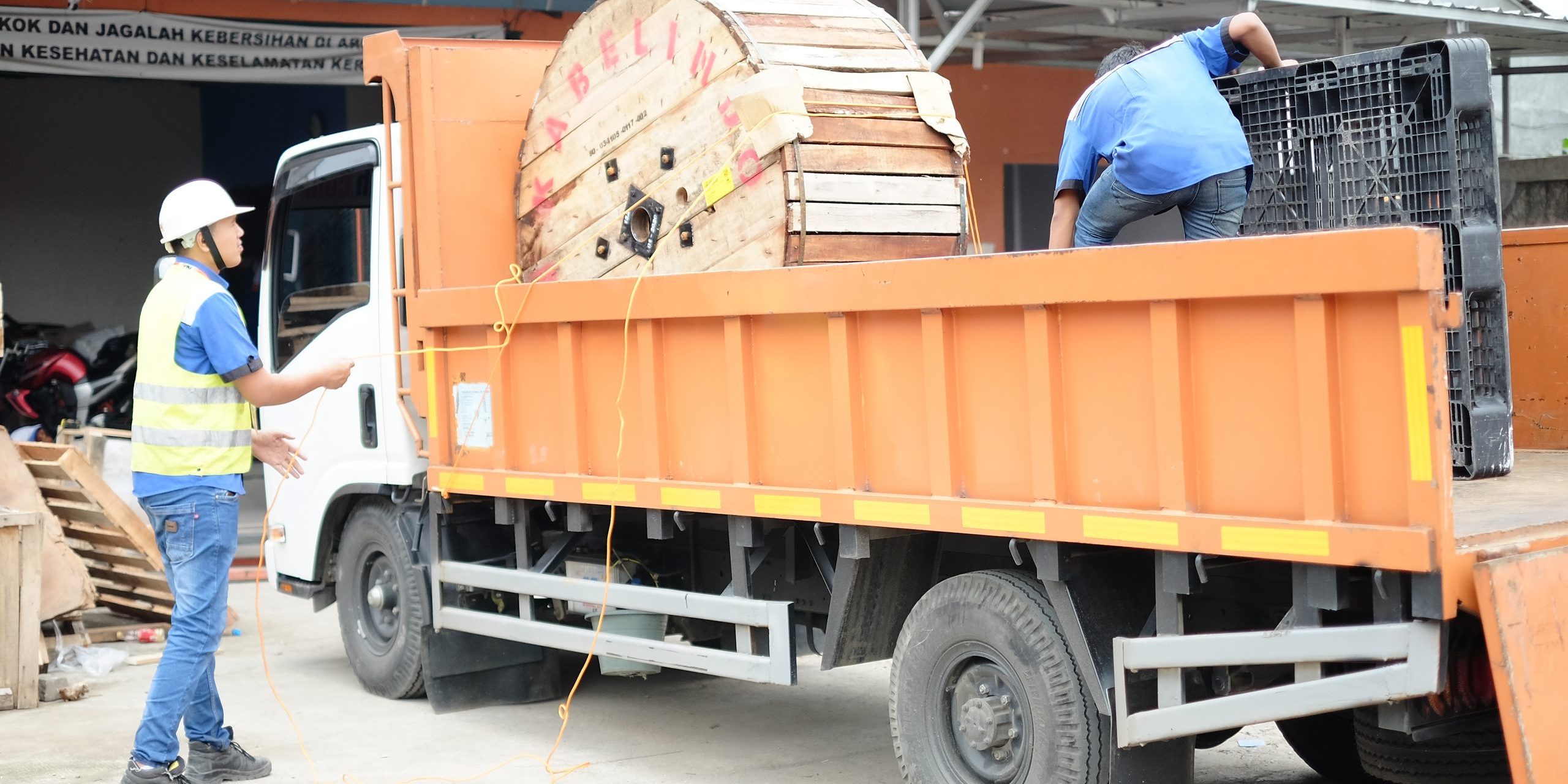 26.-Rental-Truk-di-Jakarta-Barat-yang-Sudah-Berpengalaman