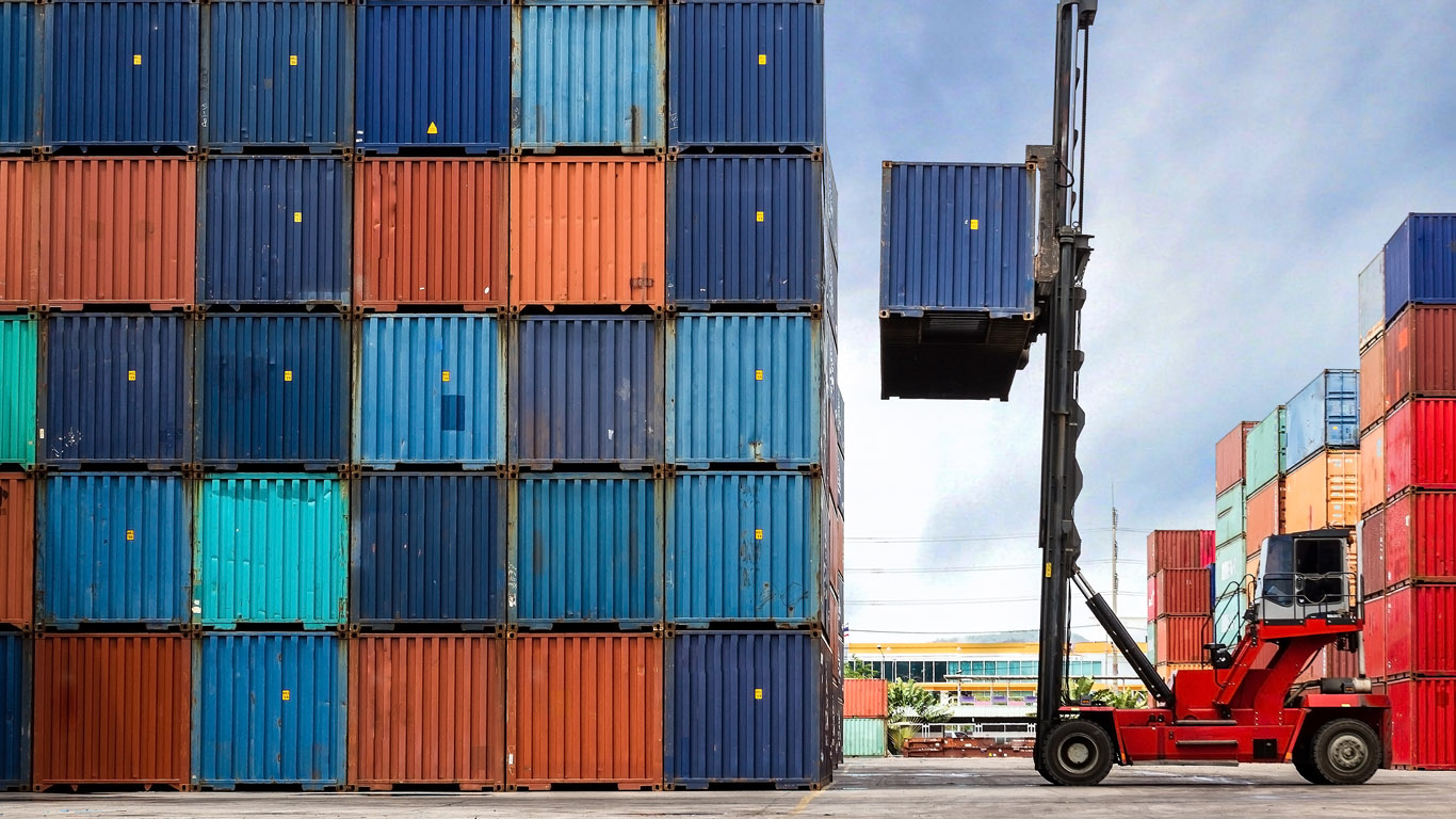 14.-Jasa-Trucking-Pengiriman-Cargo-Jakarta-Surabaya-Paling-Tepat