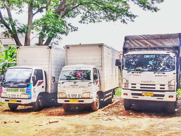 sewa truk trailer 20 feet