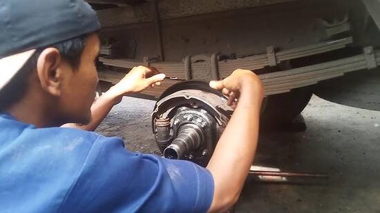 Perbaikan Rem Truk