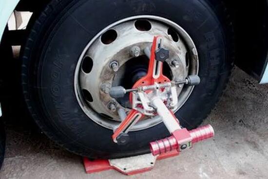 Spooring Balancing Truk