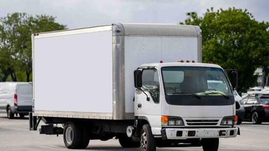 truk bak tertutup