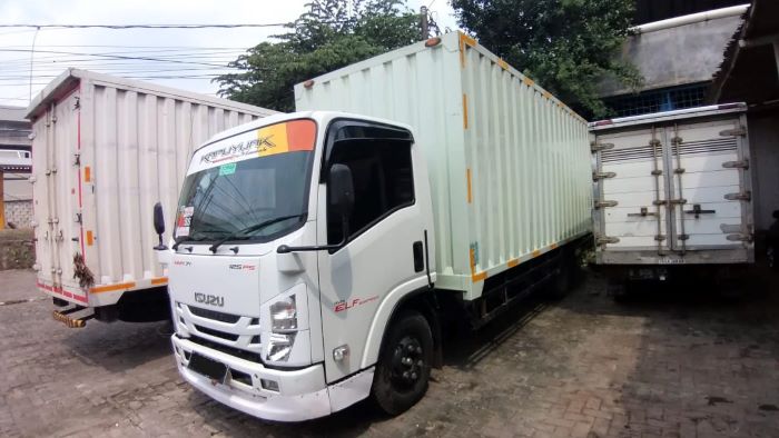 Biaya Sewa Truk Kargo Darat
