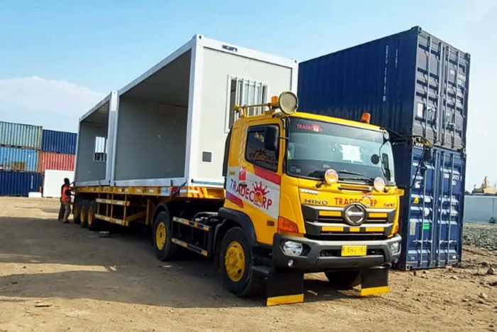 Menyewa Truk atau Container