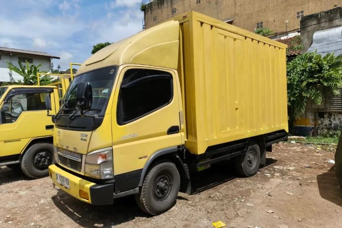 Menggunakan Sewa Truk Kargo Darat